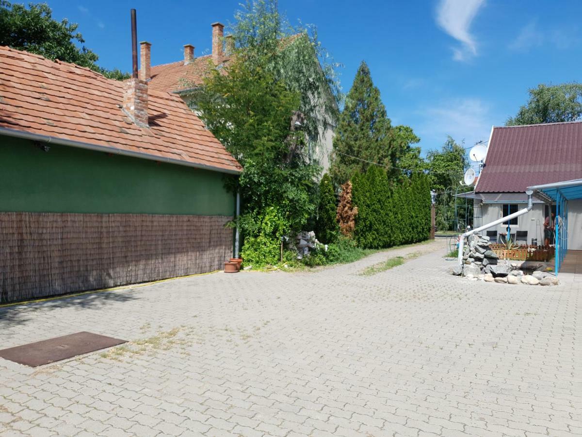 Hotel Pensiunea Schwartzy Makó Exterior foto